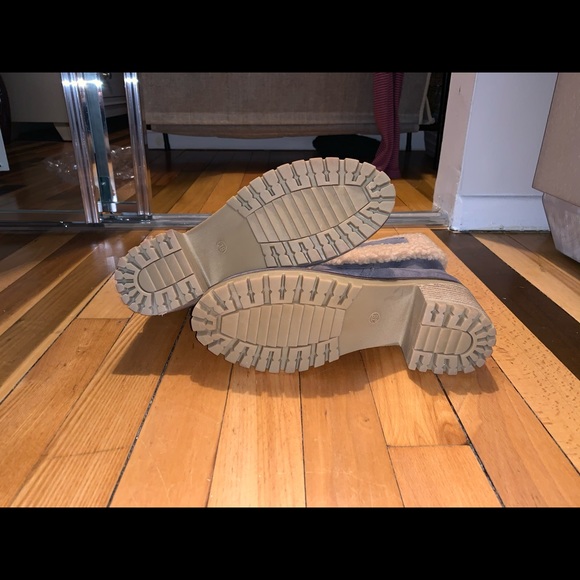 Boots/shoes - Picture 2 of 4